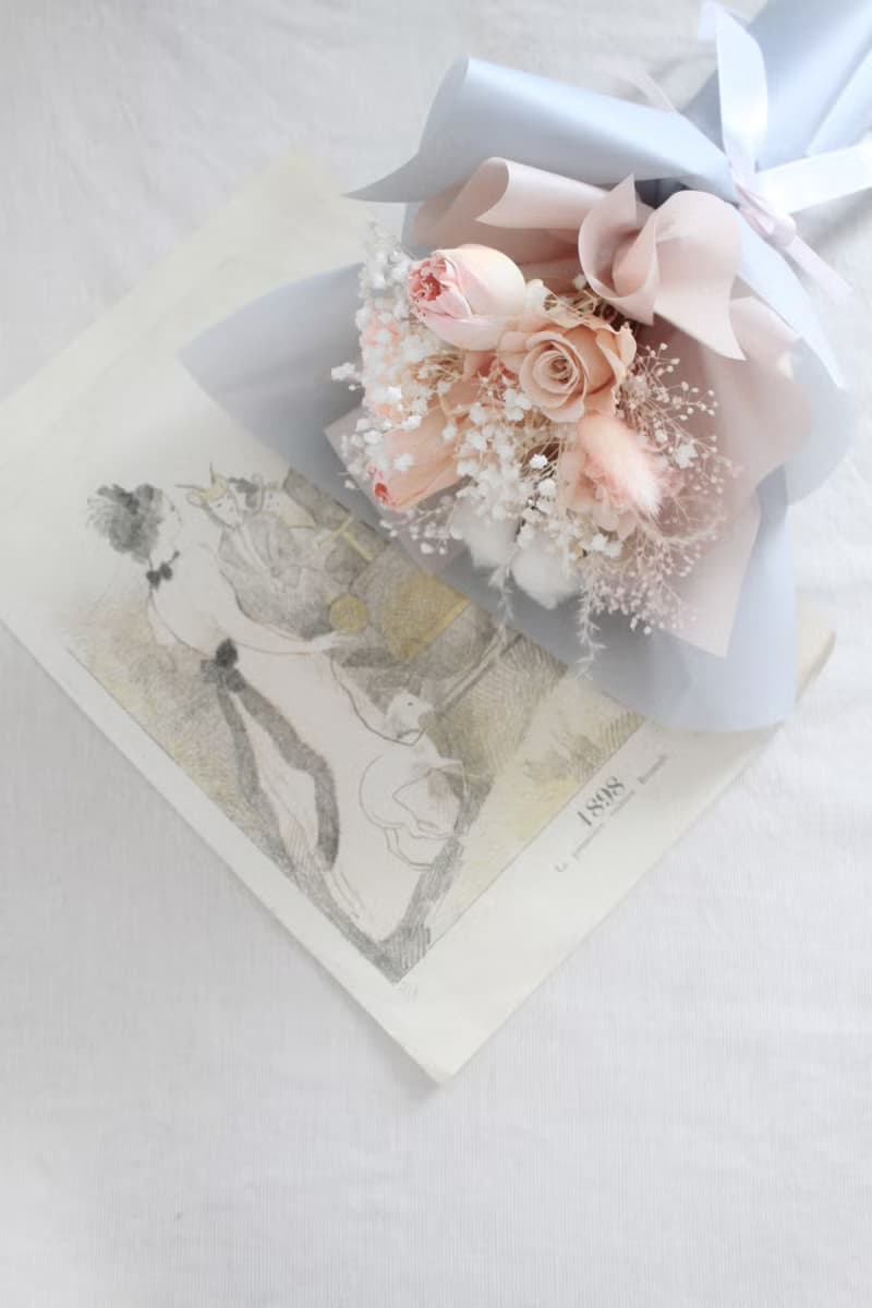 旋轉舞曲青春篇章・優雅裸粉永生玫瑰花束