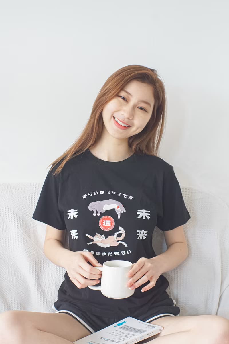 慵懶貓 未來還未來 - 黑 復古紅 Tee T-Shirt  【 情人節 生日 】
