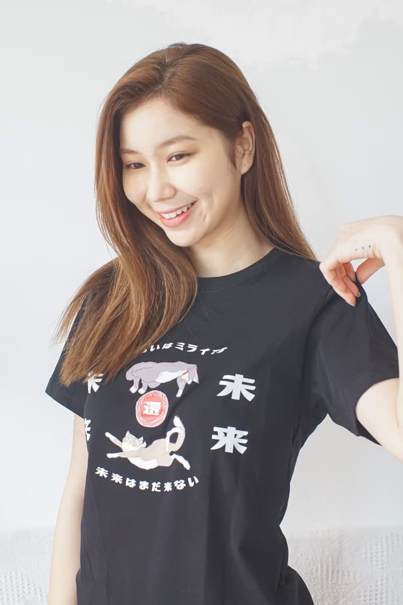 慵懶貓 未來還未來 - 黑 復古紅 Tee T-Shirt  【 情人節 生日 】