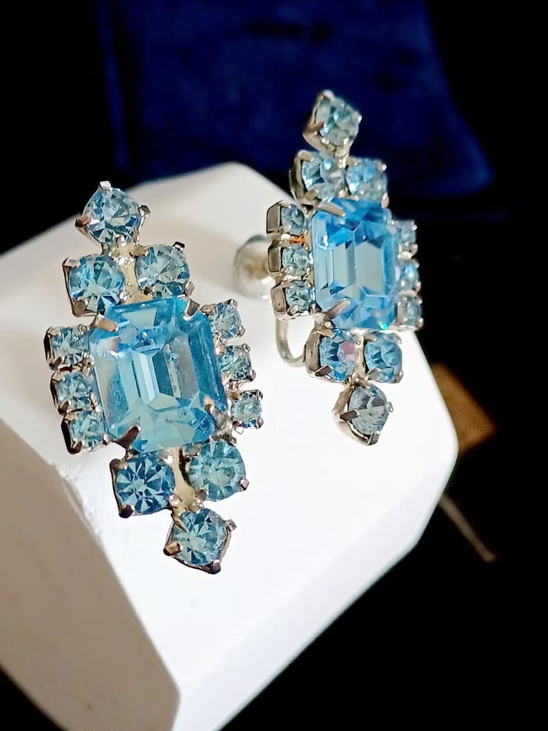 vintage jewelry  高雅氣質款淡藍萊茵 夾式耳環