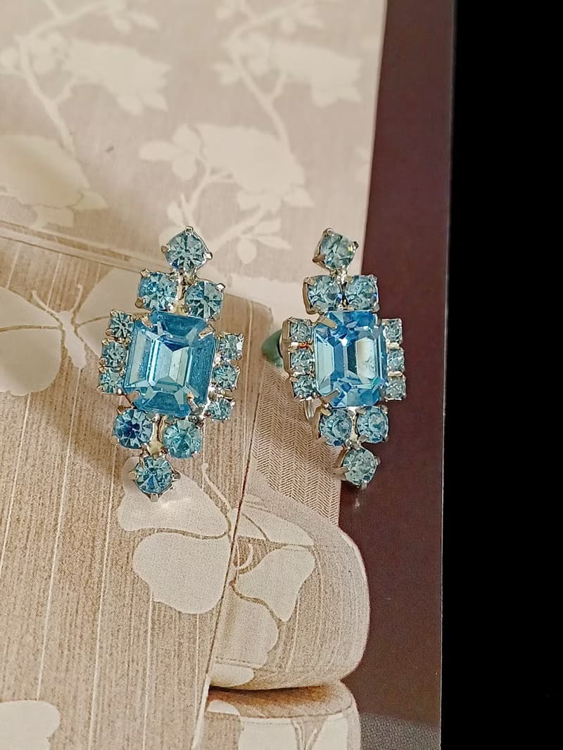 vintage jewelry  高雅氣質款淡藍萊茵 夾式耳環