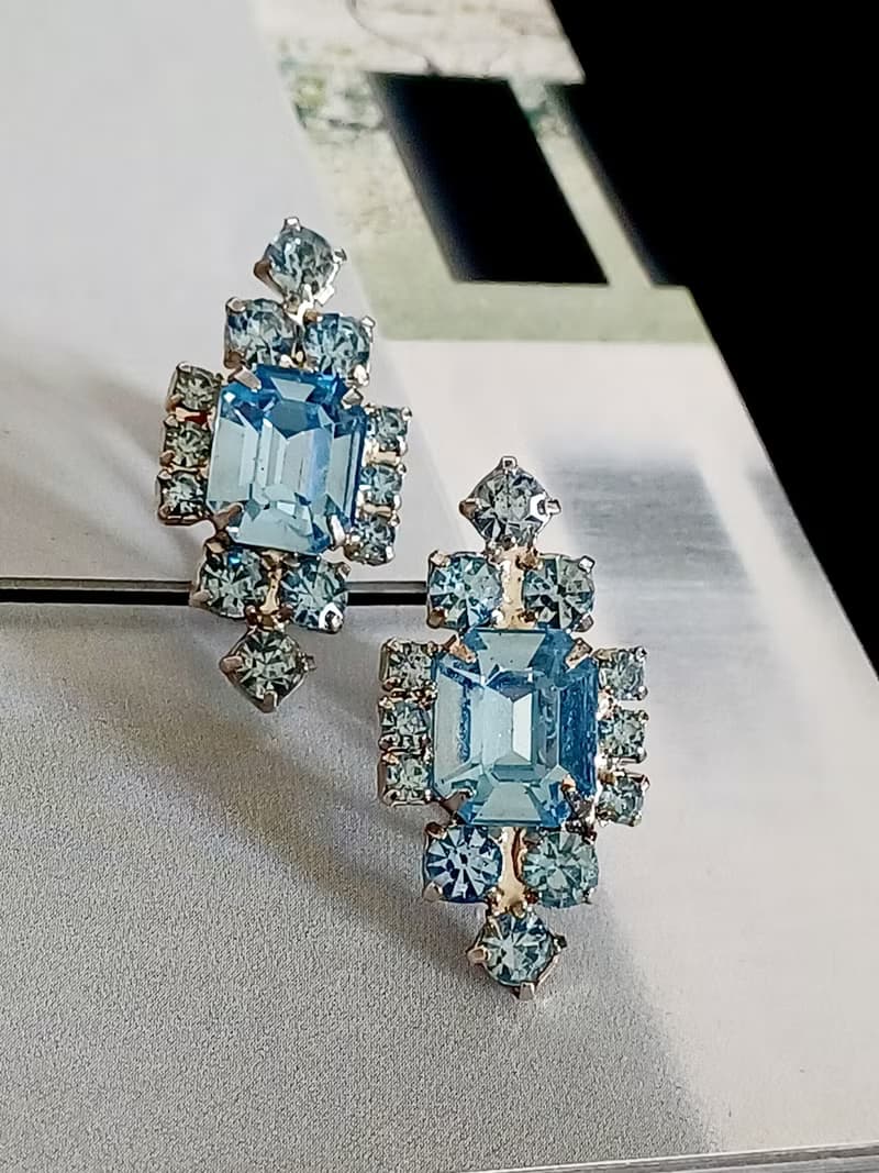 vintage jewelry  高雅氣質款淡藍萊茵 夾式耳環