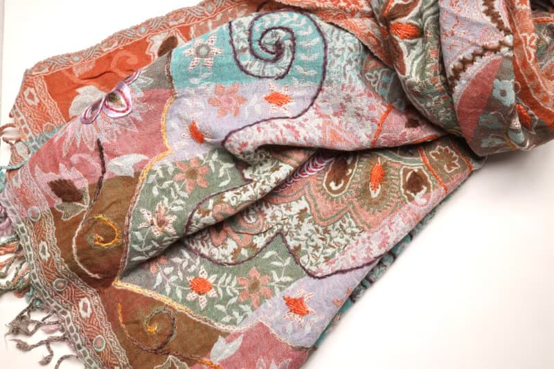 【畢業禮物】喀什米爾水煮羊毛手工刺繡圍巾披肩夢幻粉橘色馬卡