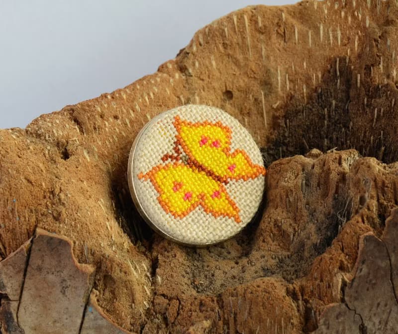 黃色蝴蝶刺繡胸針精緻自然首飾女用翅膀別針