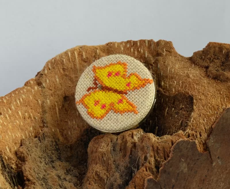 黃色蝴蝶刺繡胸針精緻自然首飾女用翅膀別針