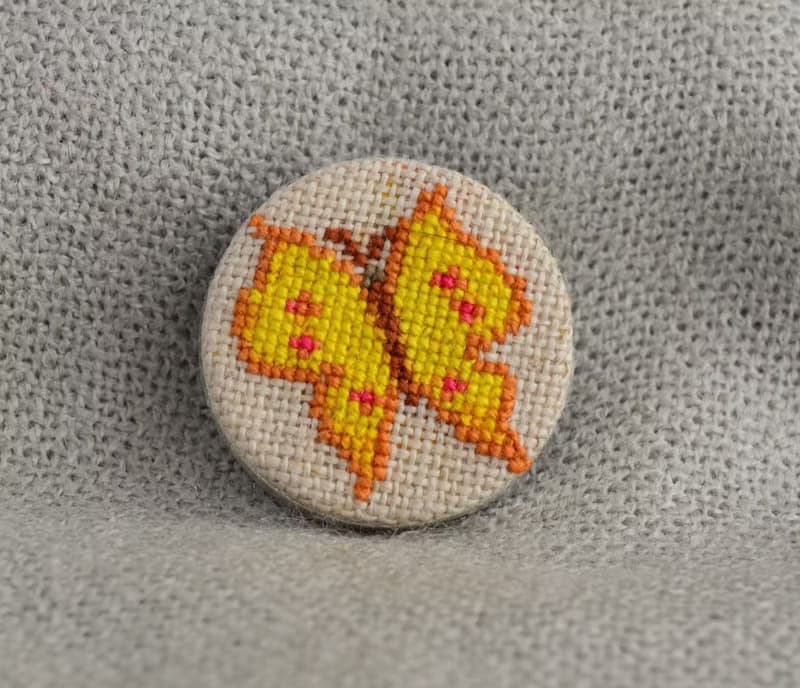 黃色蝴蝶刺繡胸針精緻自然首飾女用翅膀別針