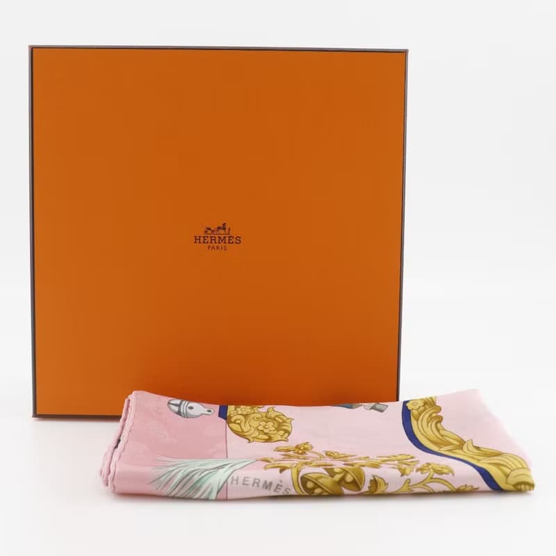 【日本直送】エルメス HERMES カレ90 スカーフ Plumes et Grelots 羽飾りと鈴 シルク ピンク レディース【中古】