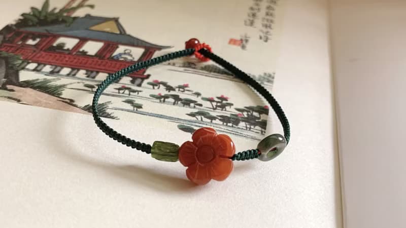 售完供欣賞 蓮間花。南紅雕刻花復古編織手繩 翡翠圈綠碧璽手鏈