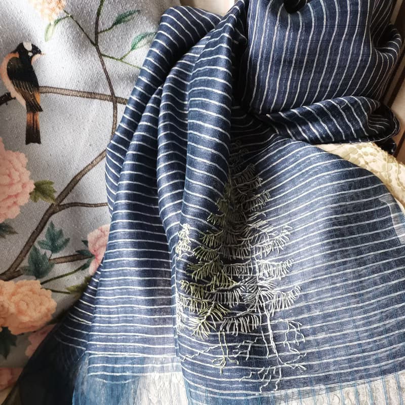 免費手綉字母 手工刺繡百搭真絲羊毛長圍巾 - 午夜松樹林