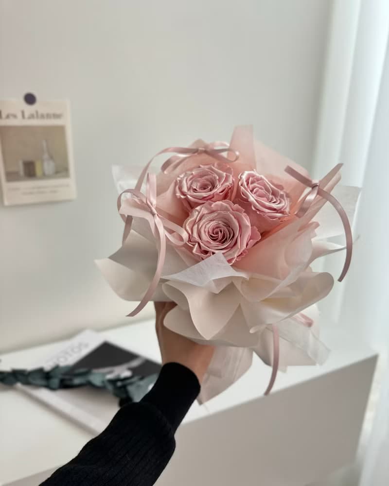永生玫瑰花桶 抱抱桶花束 附燈串 情人節花束 告白花束 生日花束