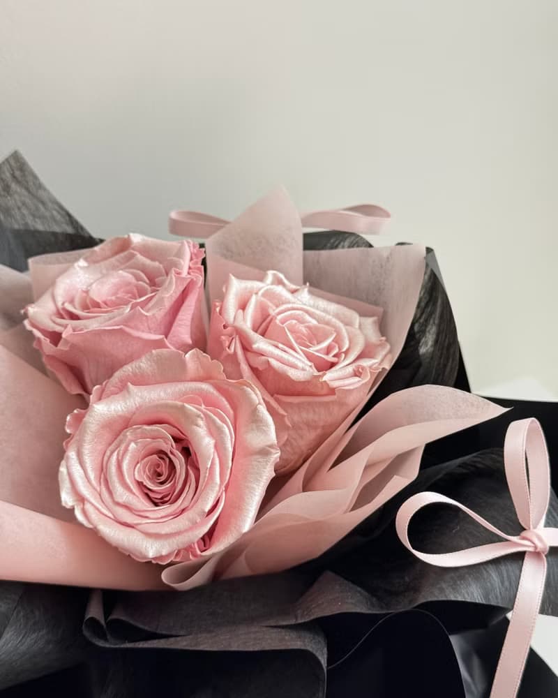 永生玫瑰花桶 抱抱桶花束 附燈串 情人節花束 告白花束 生日花束