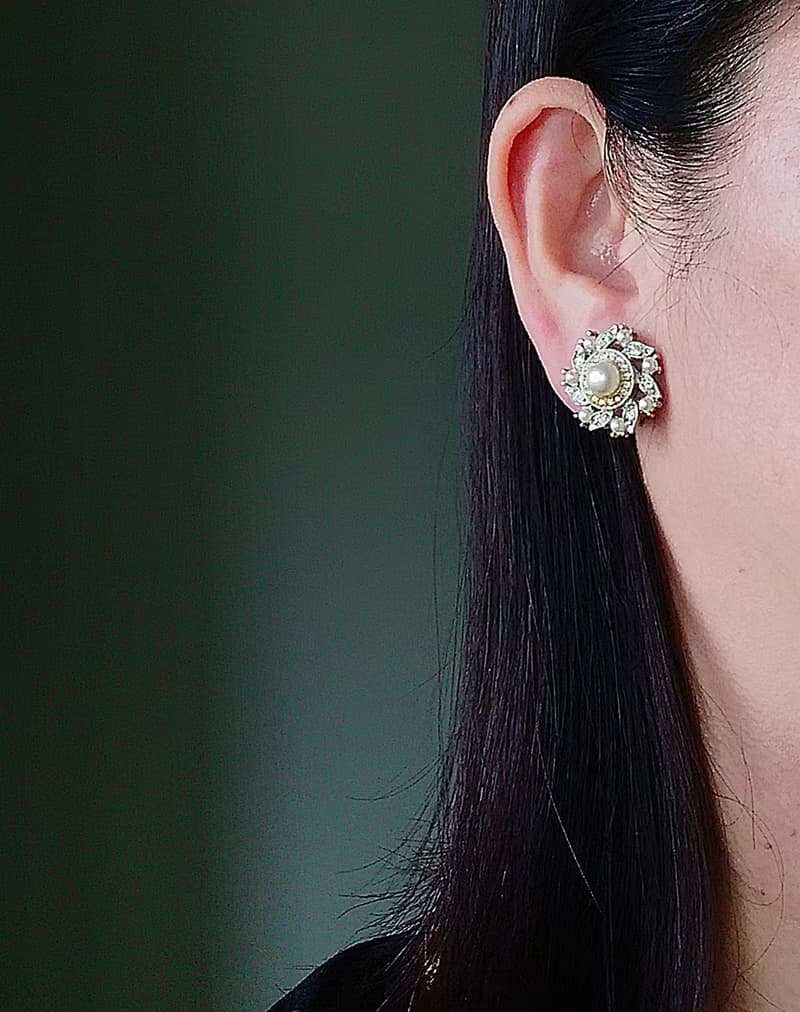 vintage jewelry  氣質珍珠萊茵花卉 夾式耳環