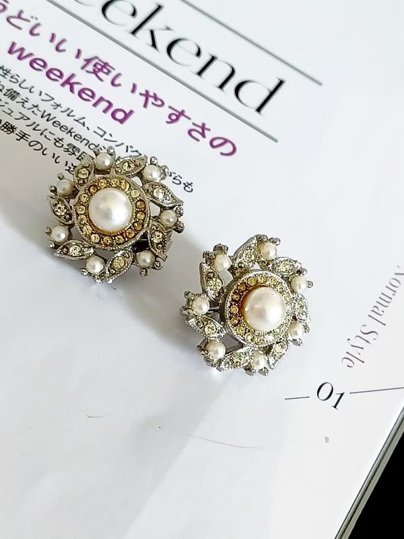 vintage jewelry  氣質珍珠萊茵花卉 夾式耳環