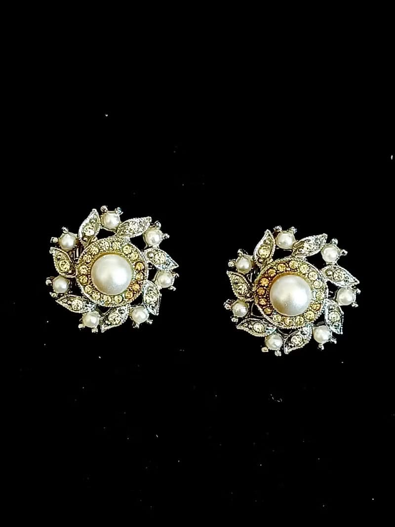 vintage jewelry  氣質珍珠萊茵花卉 夾式耳環