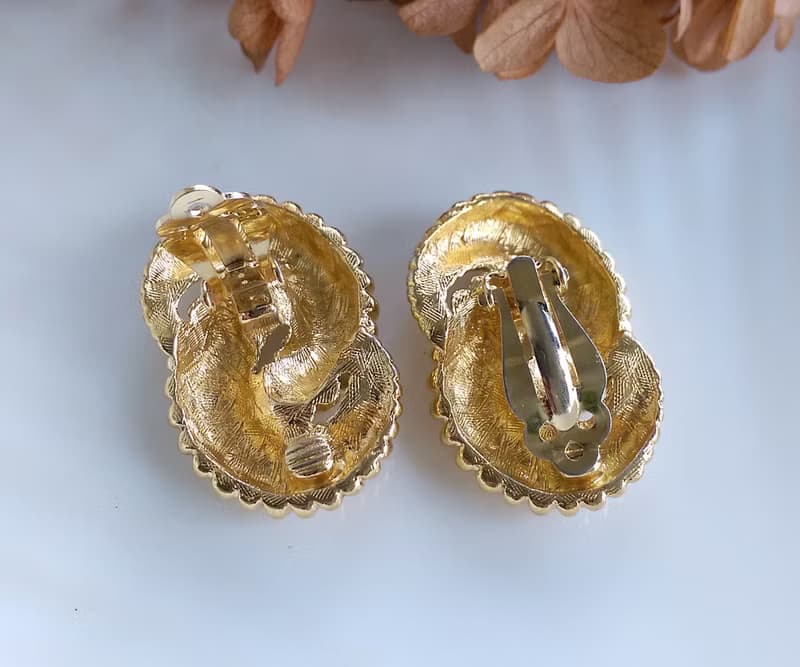 Vintage Jewelry 西洋古董飾品 金牛角 金屬流線 夾式耳環
