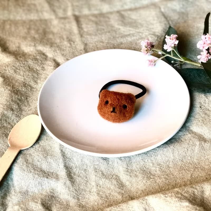 雪球巧克力_羊毛氈巧克力棕熊 髮圈