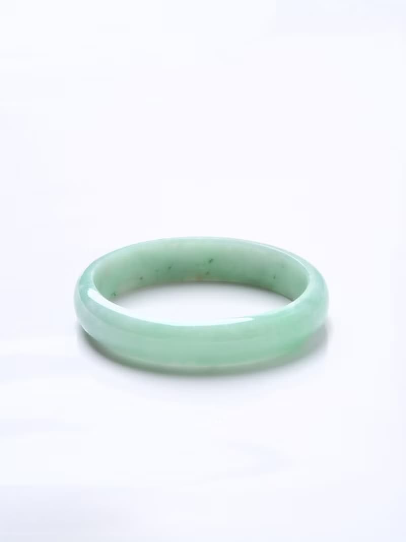翠春光 | 糯冰種 / 果綠 / 貴妃鐲 / 手圍17.5 | 天然A貨翡翠玉鐲