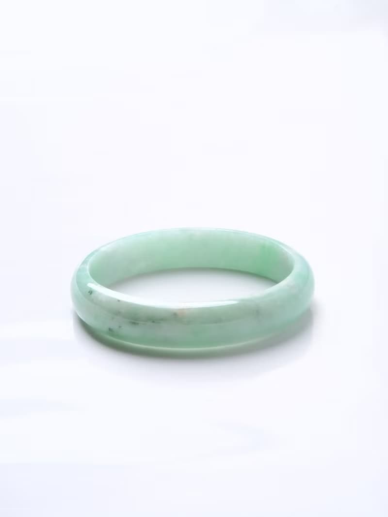 翠春光 | 糯冰種 / 果綠 / 貴妃鐲 / 手圍17.5 | 天然A貨翡翠玉鐲