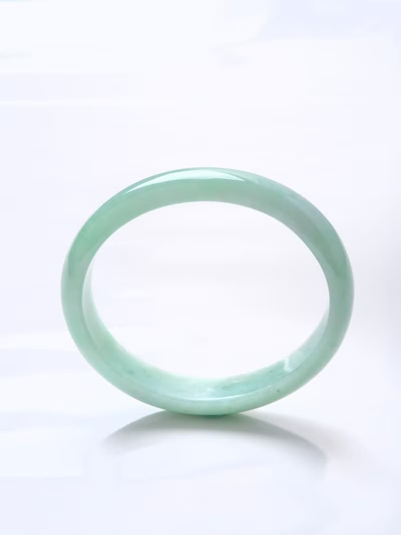 翠春光 | 糯冰種 / 果綠 / 貴妃鐲 / 手圍17.5 | 天然A貨翡翠玉鐲