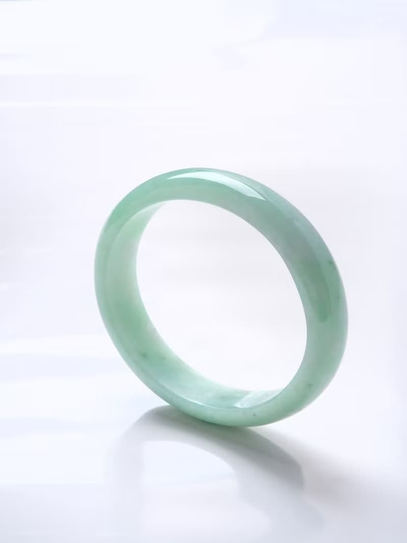 翠春光 | 糯冰種 / 果綠 / 貴妃鐲 / 手圍17.5 | 天然A貨翡翠玉鐲