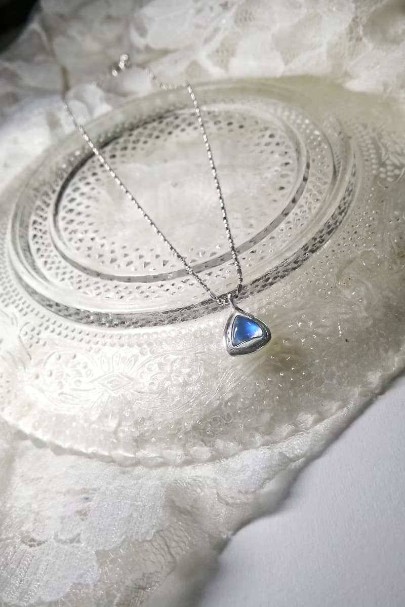 三角月光石銀項鍊  強藍光寶石級  925純銀  6月誕生石  手作