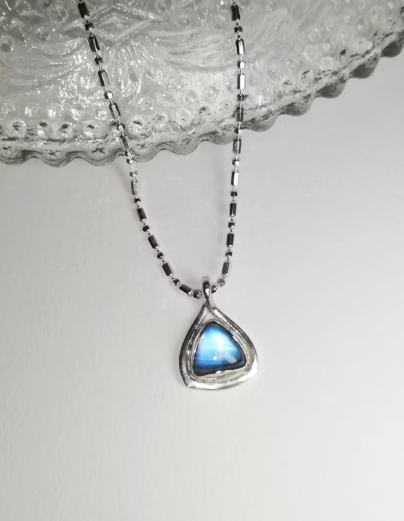 三角月光石銀項鍊  強藍光寶石級  925純銀  6月誕生石  手作