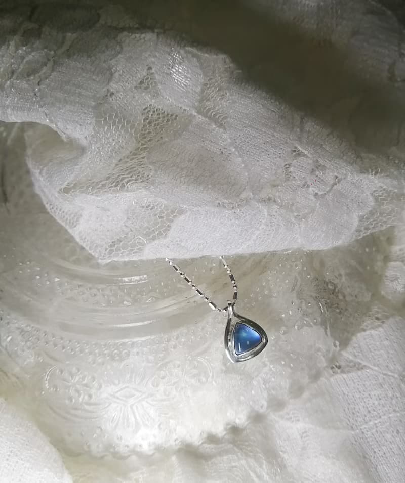 三角月光石銀項鍊  強藍光寶石級  925純銀  6月誕生石  手作