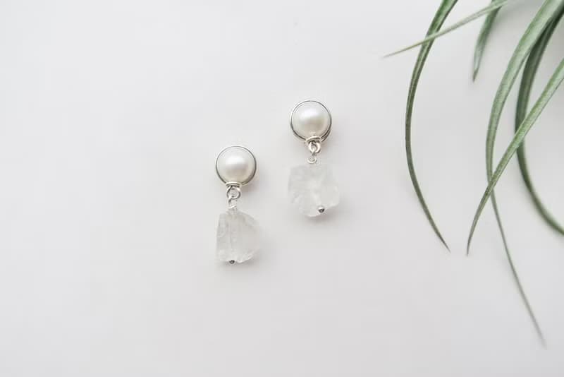 925純銀  淡水珍珠 白水晶 原礦 耳環或耳夾 一對
