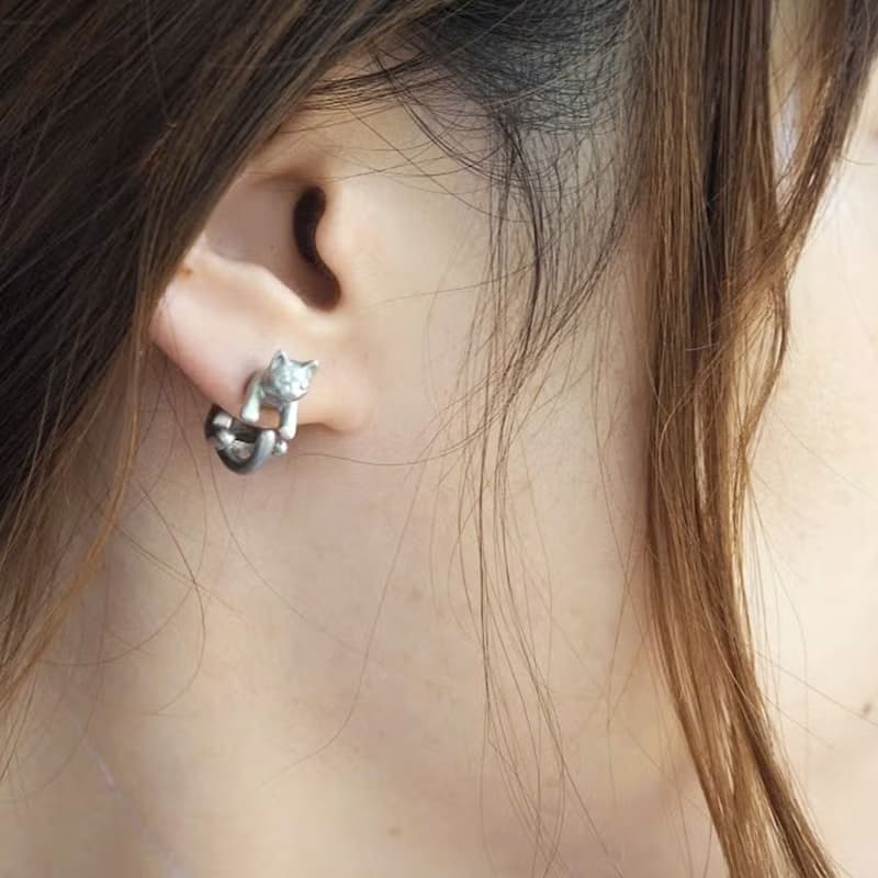 グリとラテュの猫ピアス　ラテュ　マットシルバー　 片耳