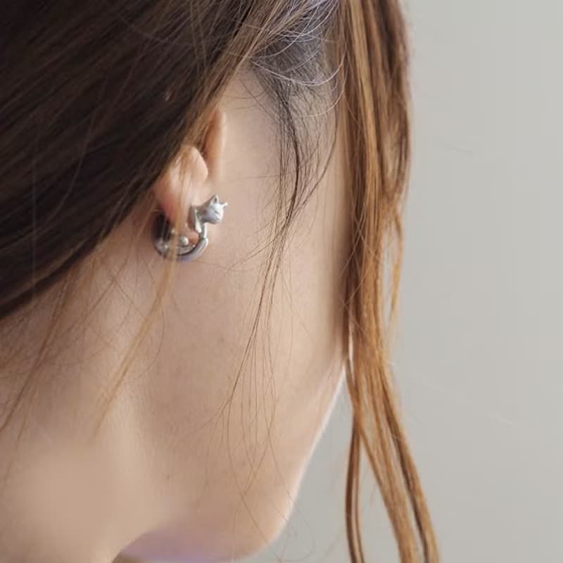 グリとラテュの猫ピアス　ラテュ　マットシルバー　 片耳