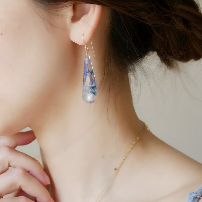 【夏限定】デルフィニウムと淡水パールの鉱石風jewelryピアスorイヤリング