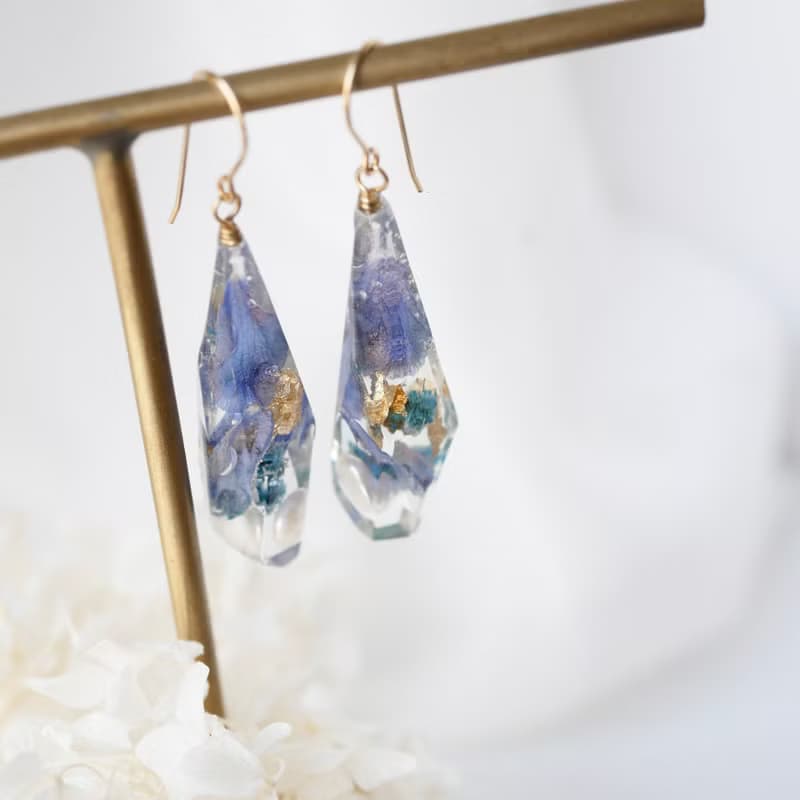 【夏限定】デルフィニウムと淡水パールの鉱石風jewelryピアスorイヤリング