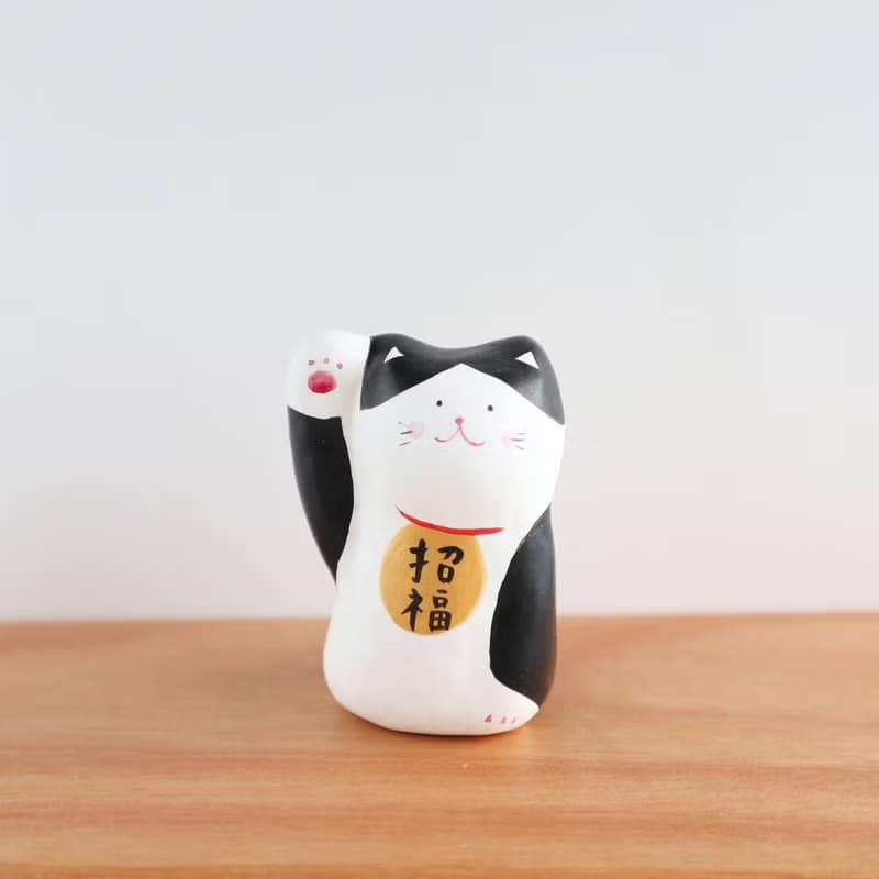 一点ものの優しさ　はちわれ猫の招き猫