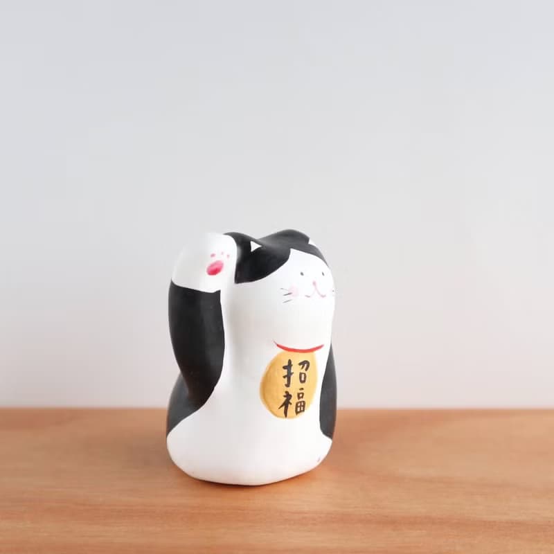 一点ものの優しさ　はちわれ猫の招き猫