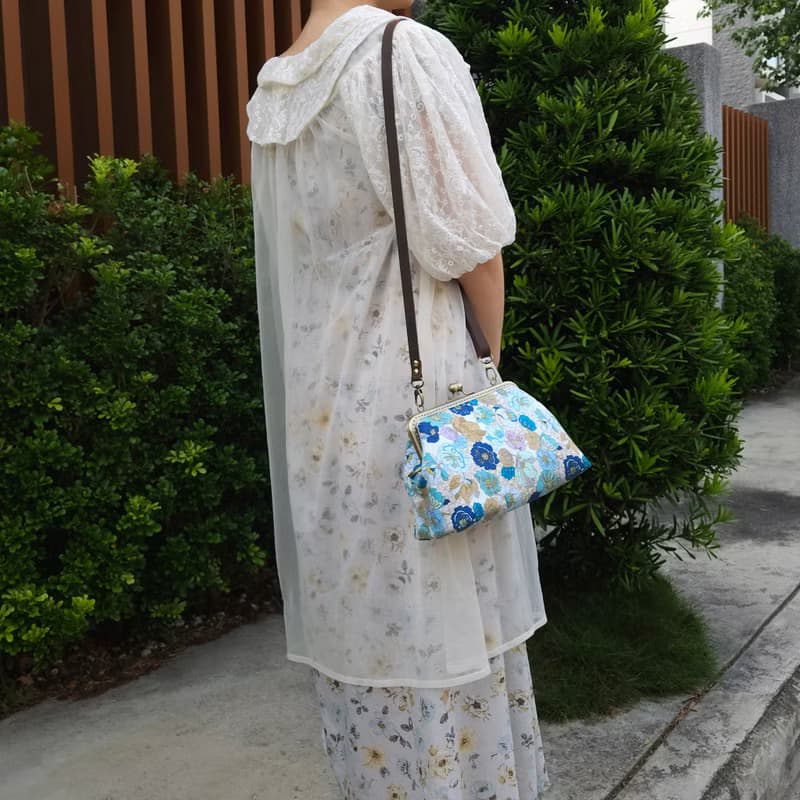 斜背口金包 女 手作 藍色花海 單肩背包 側背 隨身包 送禮