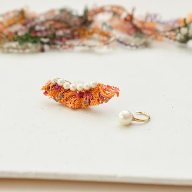 イヤーカフ/ Pearl and tassel ear cuffs / Orange