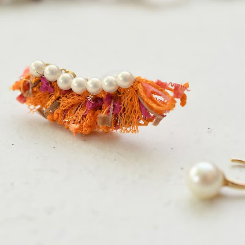 イヤーカフ/ Pearl and tassel ear cuffs / Orange