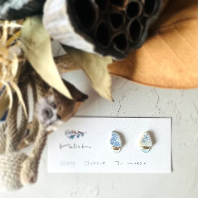 【再販】ほんわり シー陶器 シーグラス 金継ぎ ピアス イヤリング ノンホールピアス ブルー 青 白 ホワイト 水色 ライトブルー ゴールド 金 陶器 陶磁器