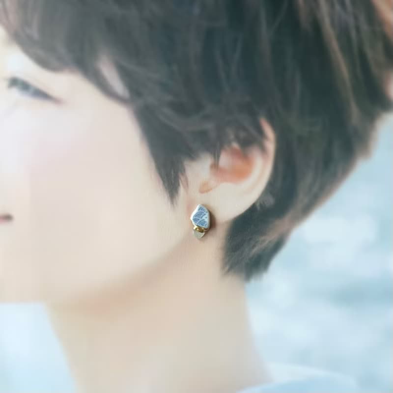 【再販】ほんわり シー陶器 シーグラス 金継ぎ ピアス イヤリング ノンホールピアス ブルー 青 白 ホワイト 水色 ライトブルー ゴールド 金 陶器 陶磁器
