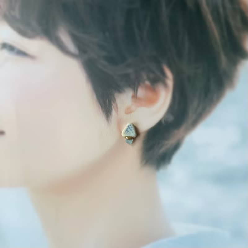 【再販】ほんわり シー陶器 シーグラス 金継ぎ ピアス イヤリング ノンホールピアス ブルー 青 白 ホワイト 水色 ライトブルー ゴールド 金 陶器 陶磁器