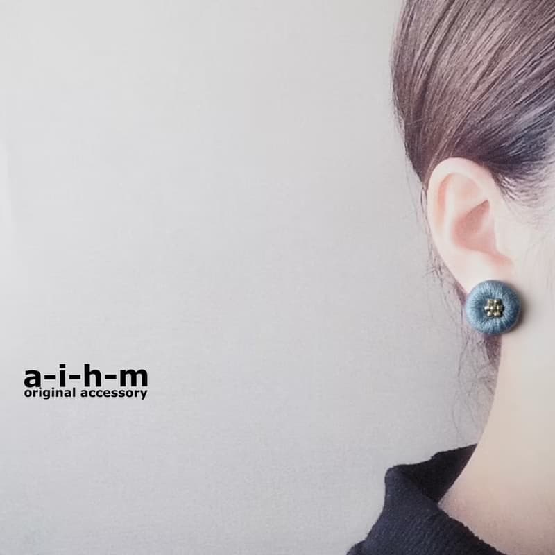 刺繍ピアスorイヤリング　ニュアンスブルー　春夏　シンプル