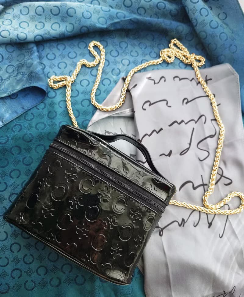 全新 CELINE 浮雕化妝盒 收納袋化妝包 毛巾方巾手巾手帕禮盒套裝