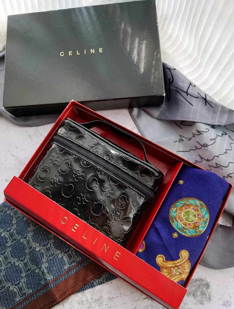 全新 CELINE 浮雕化妝盒 收納袋化妝包 毛巾方巾手巾手帕禮盒套裝