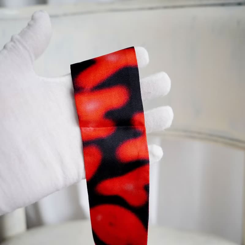 全新品 Givenchy 紅色泡泡心型真絲長領巾綑綁手袋柄專用裝飾絲巾