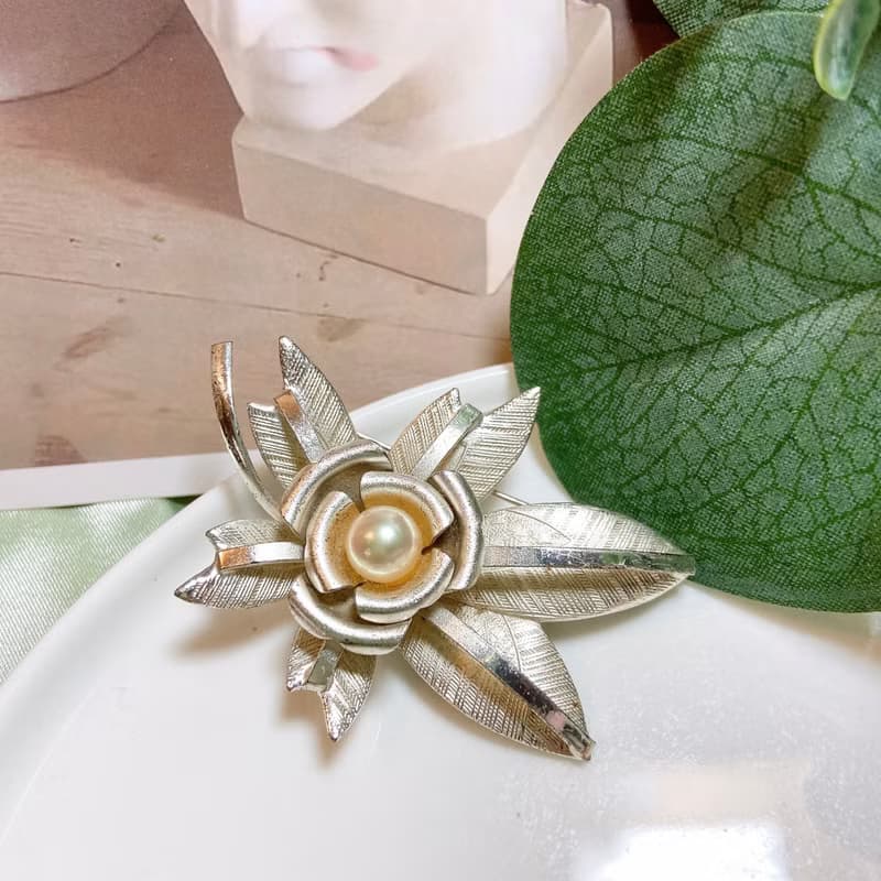 【西洋古董飾品】義大利純銀純珍珠天然花蕊葉脈胸針胸章