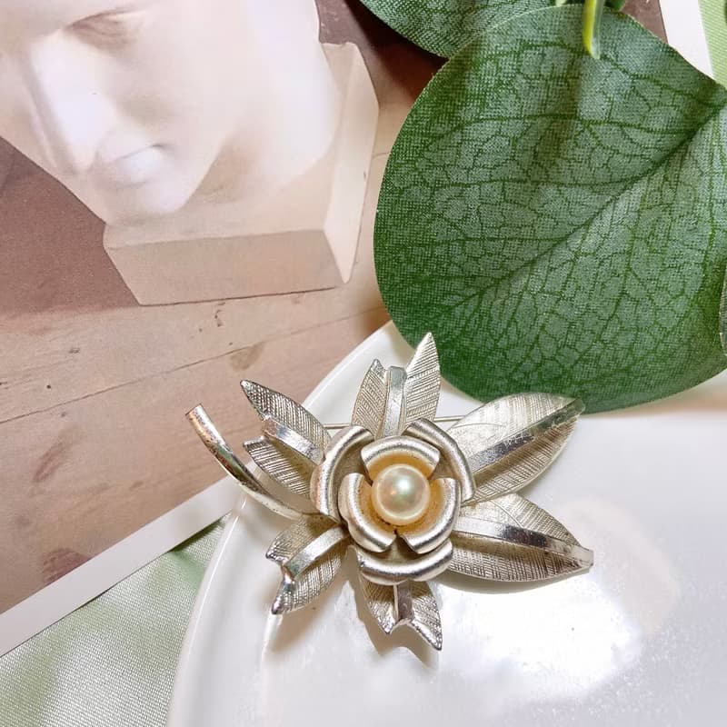 【西洋古董飾品】義大利純銀純珍珠天然花蕊葉脈胸針胸章