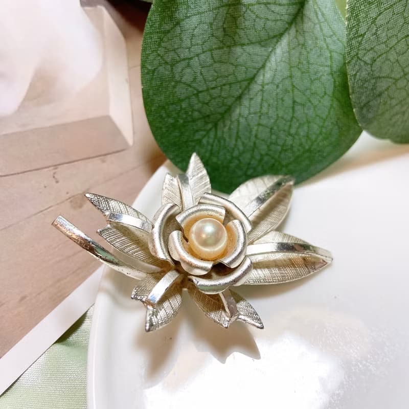 【西洋古董飾品】義大利純銀純珍珠天然花蕊葉脈胸針胸章
