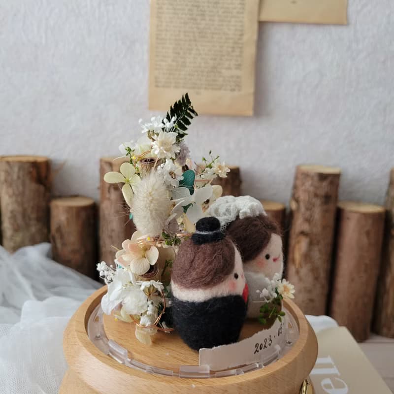 乾燥花藍牙喇叭 | 羊毛氈新郎新娘 : 森林綠_2025結婚禮物首選