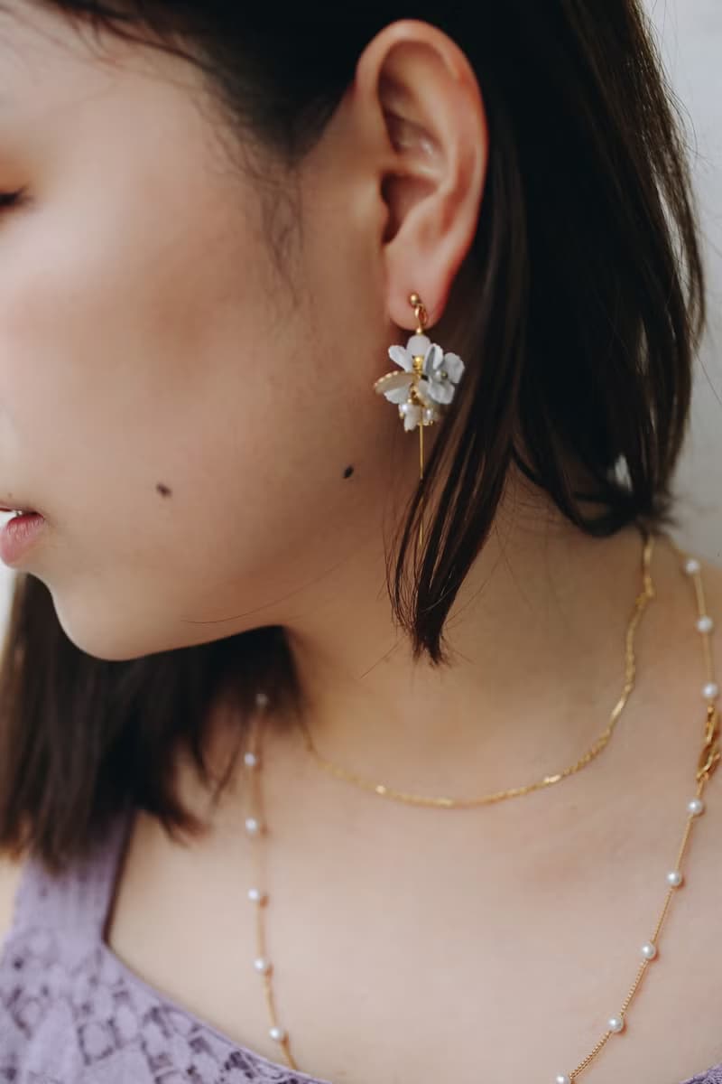 小雛菊 Daisy   珐瑯小白花  耳環  醫療級不鏽鋼針 耳夾