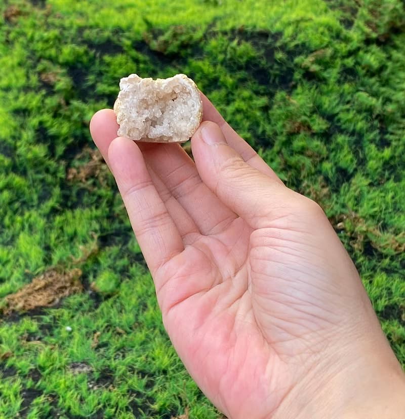 能量擺飾-天然招財瑪瑙小白晶洞 療癒 開運 淨化 原礦 快速出貨